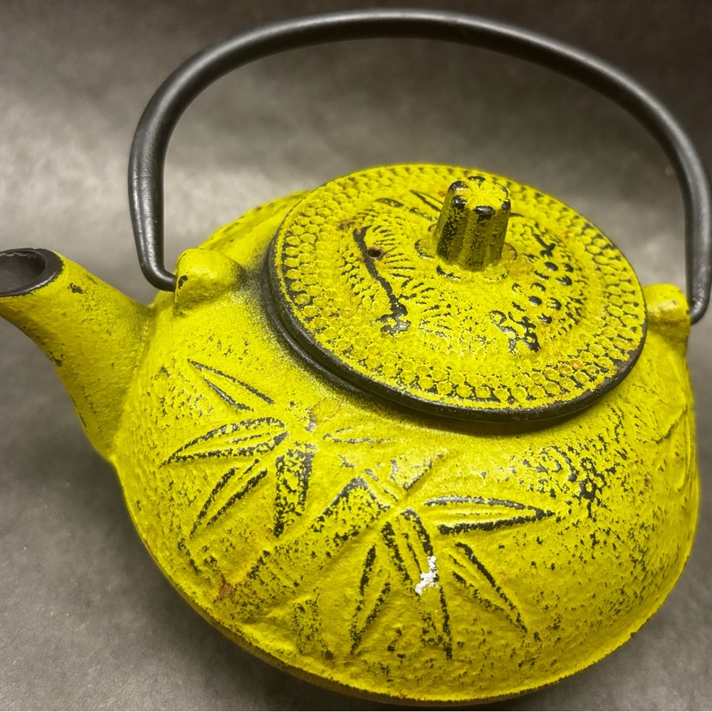 Unity Green Cast Iron Teapot  Bamboo Motif Design With Lid